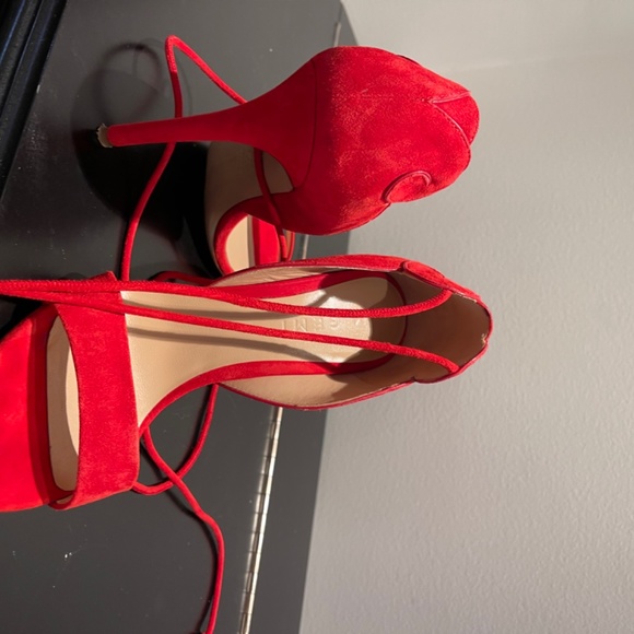 Heels - Picture 4 of 9